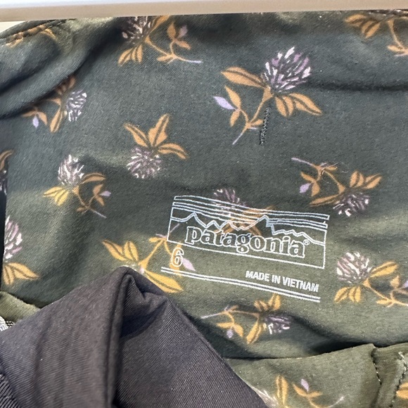 New Patagonia bike shorts with removable padded liner - Picture 4 of 4